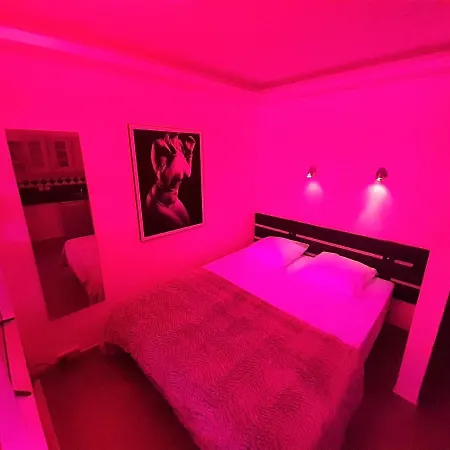 Apartment Village Naturiste Shibari